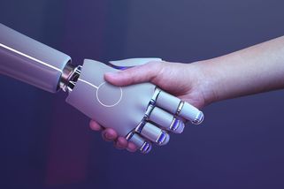 Tleskáme umělé inteligenci, přitom hazardujeme s vlastními životy - Médium.cz